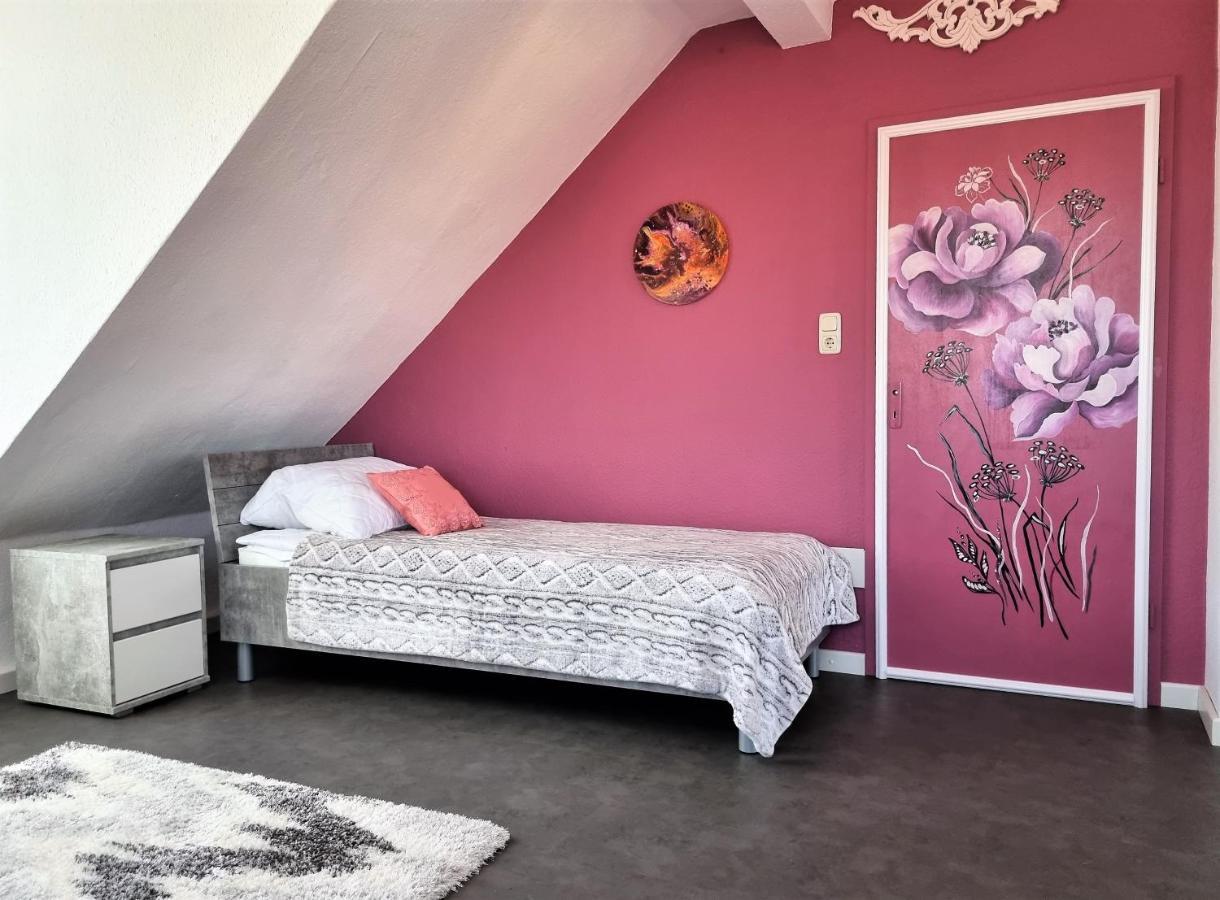 Apartment Bayreuth, Grosse Ferienwohnung Im Haus Mit Kunst, 3 Schlafzimmer, Kueche, Parkplatz Exterior foto