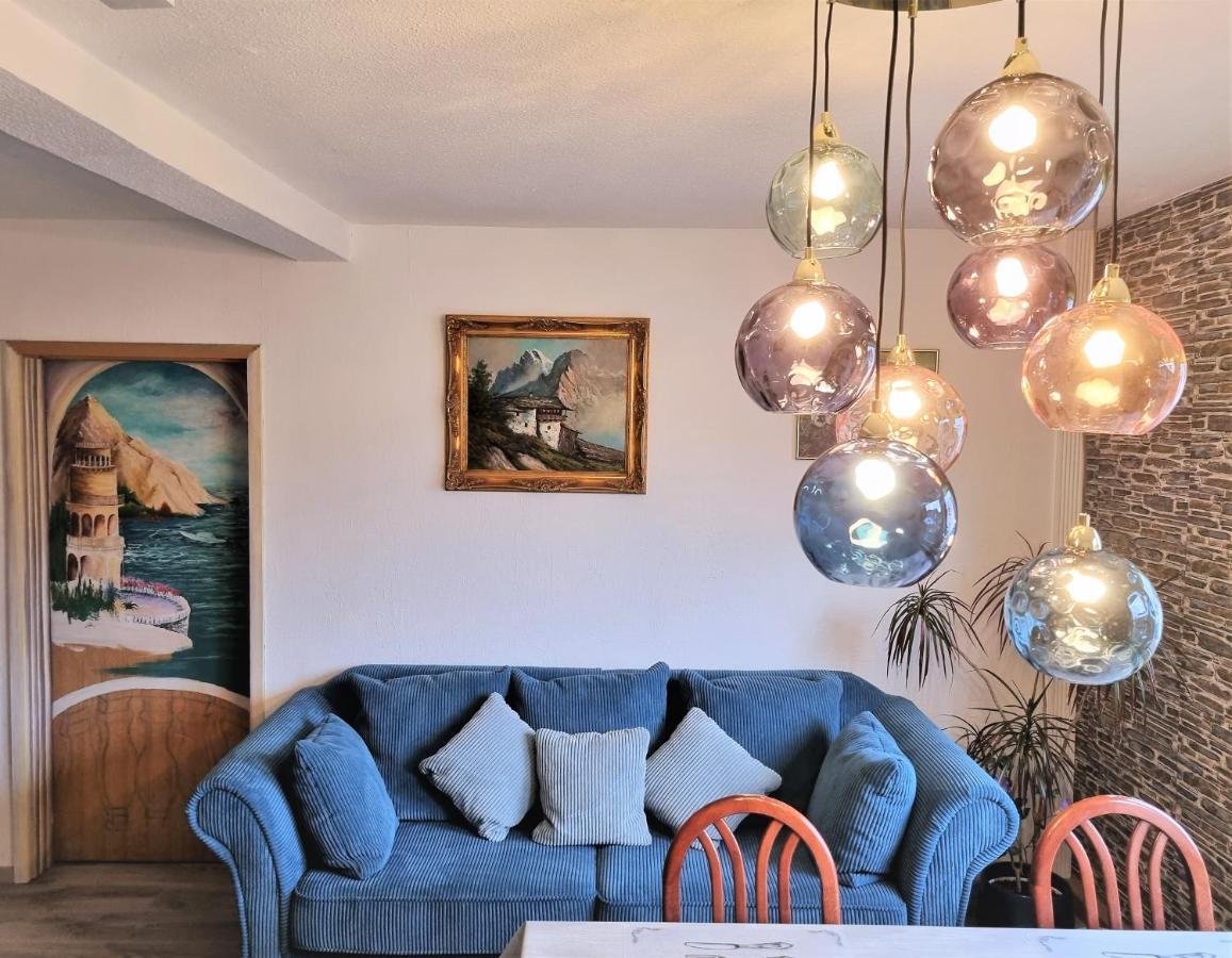 Apartment Bayreuth, Grosse Ferienwohnung Im Haus Mit Kunst, 3 Schlafzimmer, Kueche, Parkplatz Exterior foto