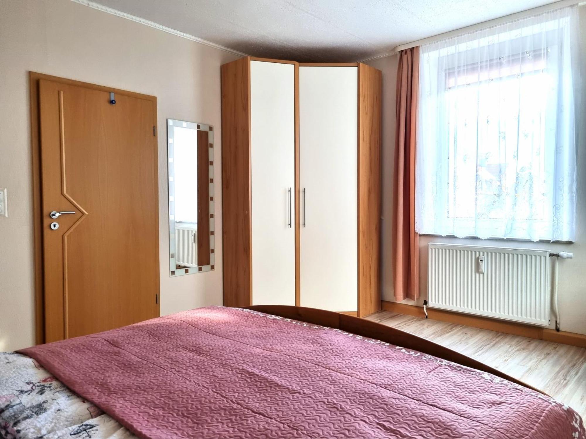 Apartment Bayreuth, Grosse Ferienwohnung Im Haus Mit Kunst, 3 Schlafzimmer, Kueche, Parkplatz Exterior foto